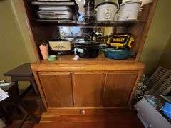 Oak hutch - 46 - 38 - 77 (contents not included)