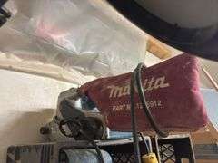 Delta 1 inch belt, sander, Makita handheld sander, and lots of sanding belts
