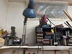 Delta 1 inch belt, sander, Makita handheld sander, and lots of sanding belts