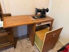 Singer sewing machine with fold out table and chair