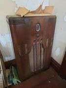 Hollow console radio