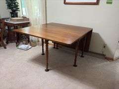Kraus Furniture Amana walnut gate leg drop leaf dining table 45 x 60 with (3) 12" leaves, table pads, turned legs.