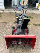 Toro Power Max 726OR Briggs &Stratton 900 series engine/205cc engine 26" width, joystick chute control, Looks like new