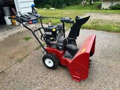 Toro Power Max 726OR Briggs &Stratton 900 series engine/205cc engine 26" width, joystick chute control, Looks like new