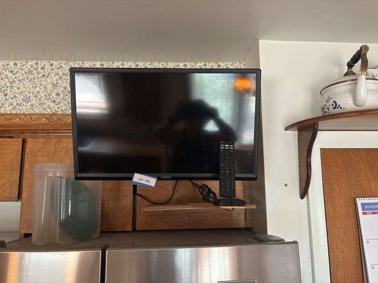 Vizio smart TV with remote 24”-bring tools to remove image