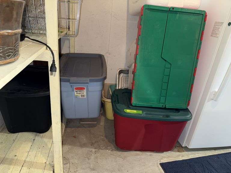 Storage totes w/lids image