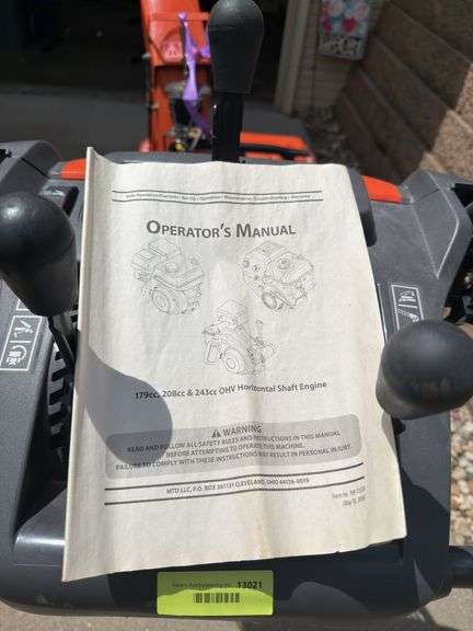 Husqvarna ST224 snowblower Per Seller electric start does not work, mechanically about worn out SOLD AS-IS, PARTS ONLY