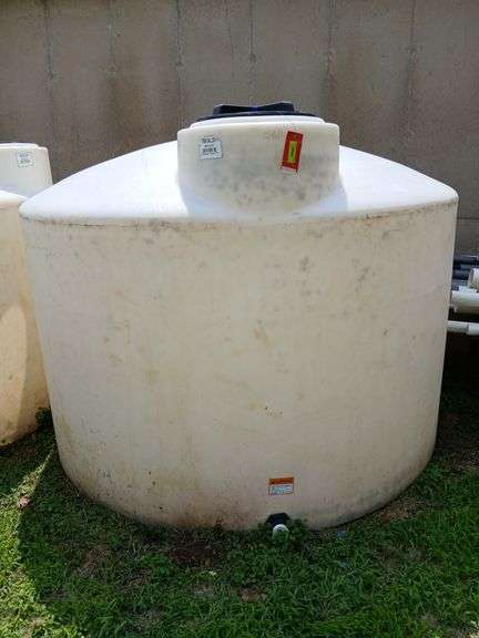 1550 gallon vertical tank with fittings image