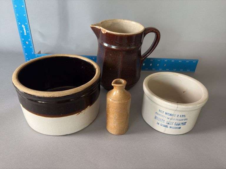 Crockery pcs, some damaged see photos image