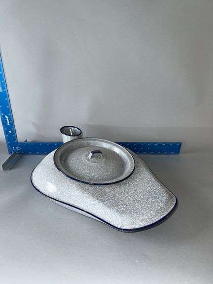 Blue gray enamel bed pan w/lid image