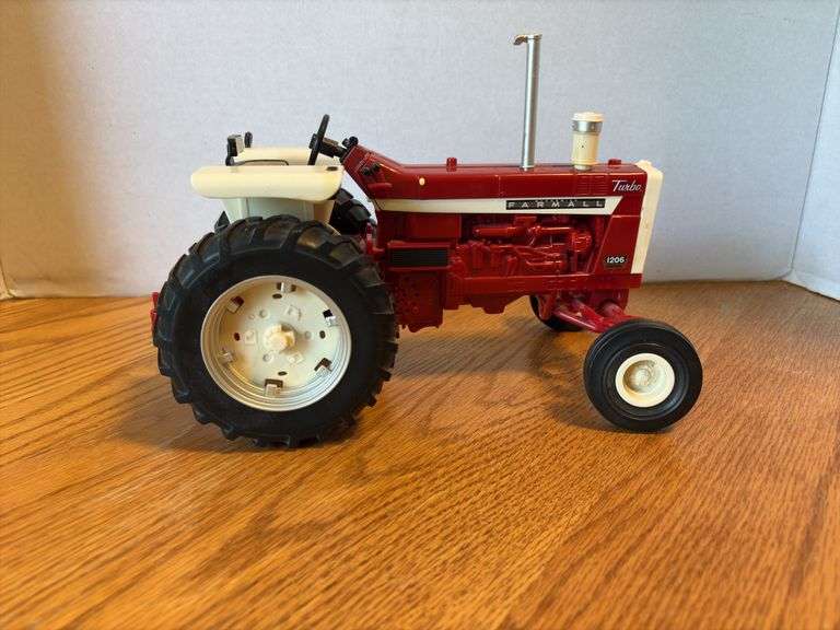 1:16 scale Farmall Turbo 1206 Diesel, plastic image