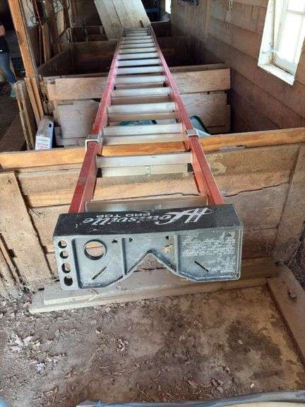 32’ Louisville pro top extension ladder image