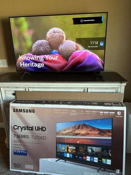 50” Samsung TV Crystal UHD 7 series TU700D, with remote, box included image