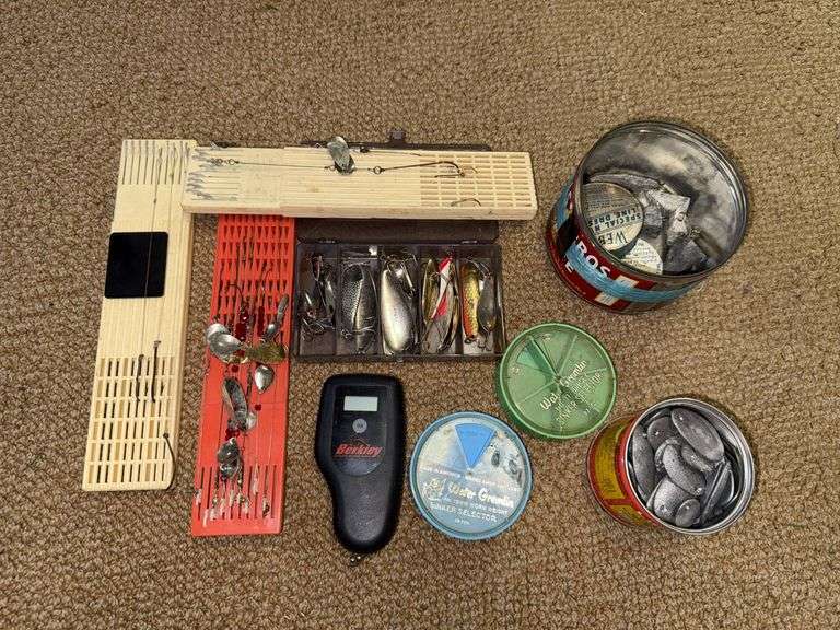 Sinkers, pre-tied line, scale, spoons etc... image