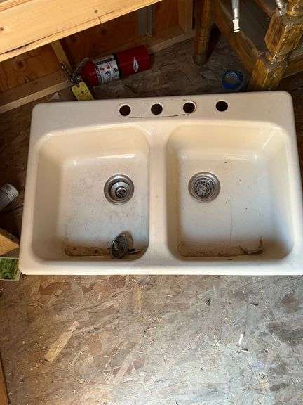 Cast-iron and porcelain sink no chips no stains 22” x 32” image