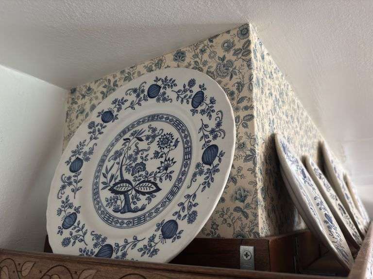 Blue Onion plates image