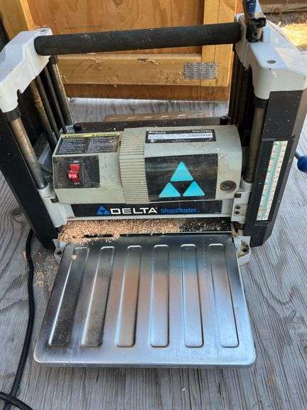 Delta shop master 12 1/2 x 6 planer used, but still has life left image
