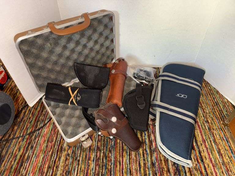 Hard and soft pistol cases and holsters image