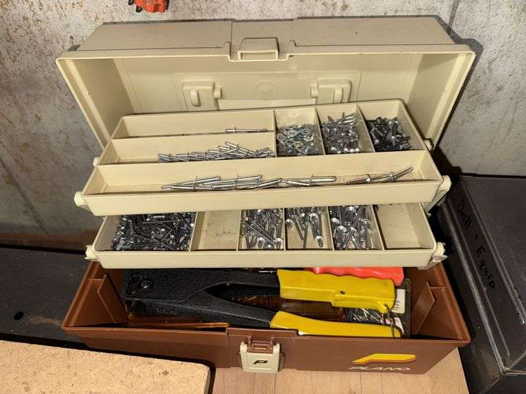 Pop rivet guns and rivet assortment image