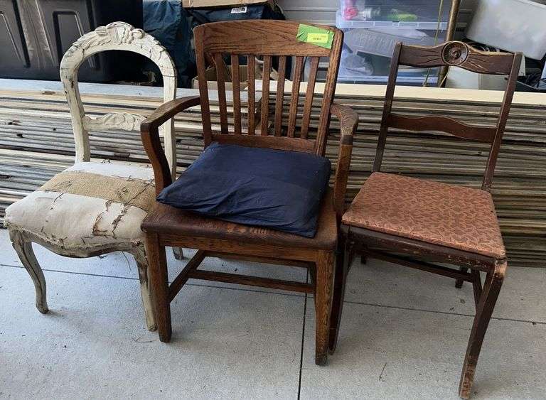 3 chairs image