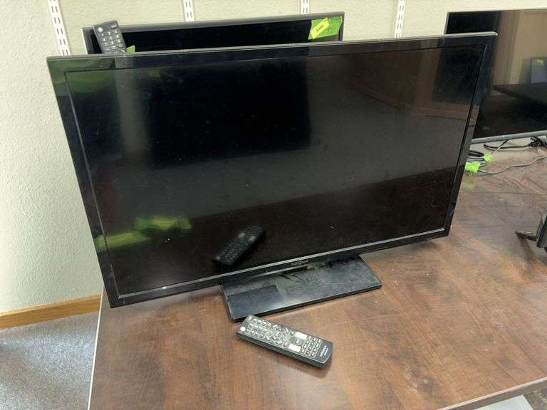 Insignia 32” TV w remote Model NS32D310NA21 image