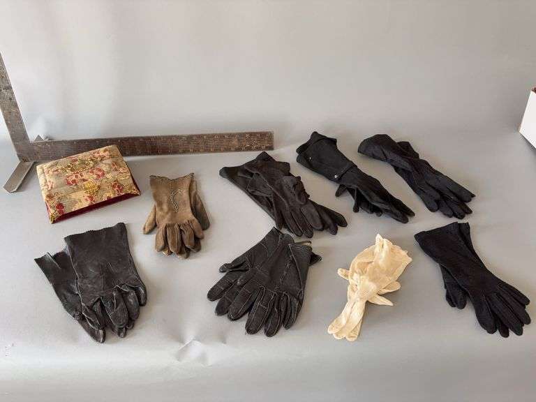 Many various women’s gloves and jewelry box w partial cuticle set image