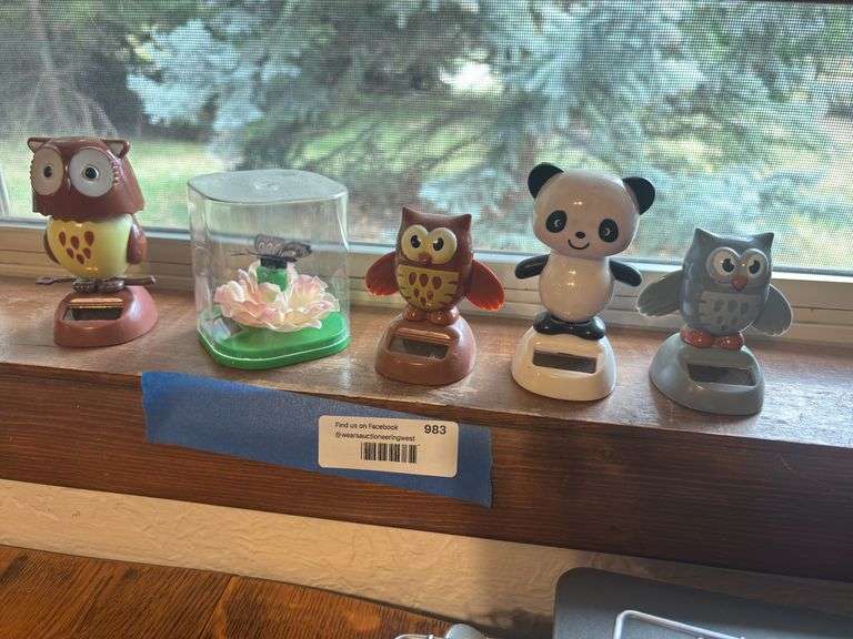 11 solar bobble heads image