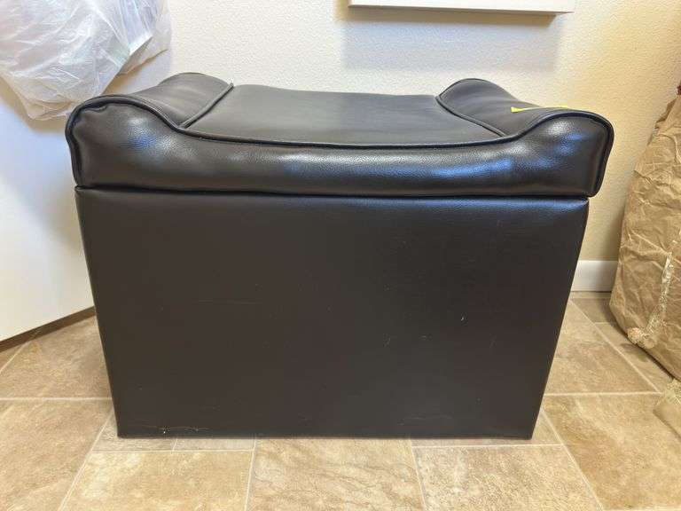 Small shoe bench w/ lift lid