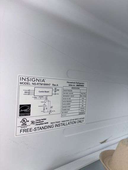 Insignia refrigerator Model NS-RTM18WH7 Crisper drawer holder is broken