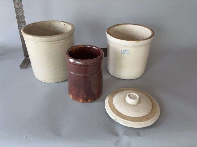 4 pieces of stoneware image