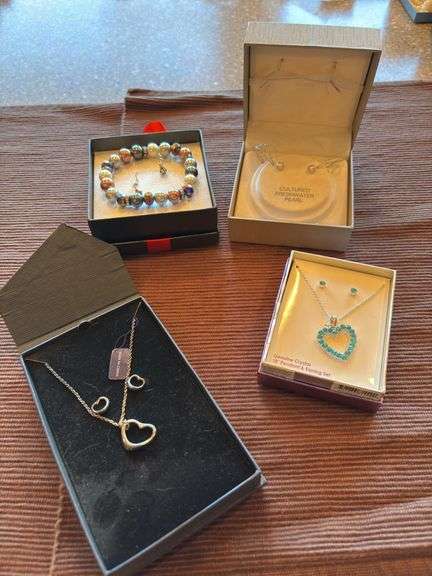 Bracelet/earring set, Necklace/earring set, earrings image