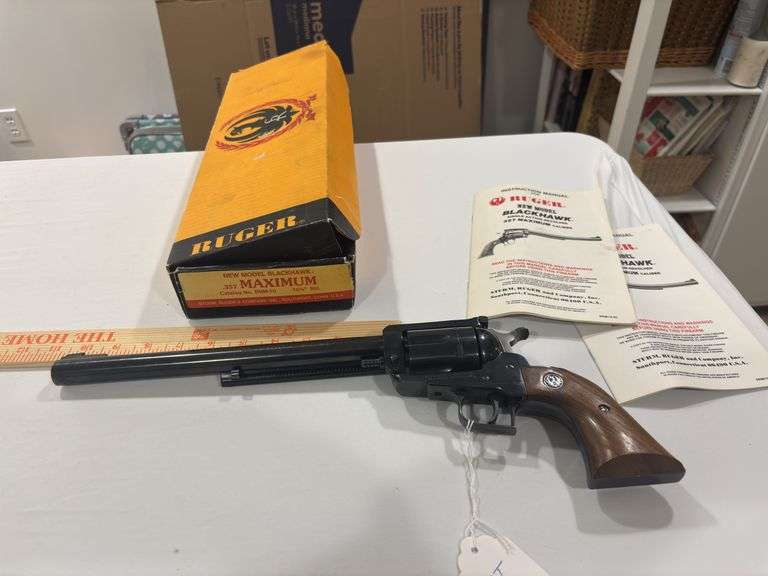 Sturm Ruger & Co. revolver New model Black Hawk, S#600-05891 .357 maximum with box image