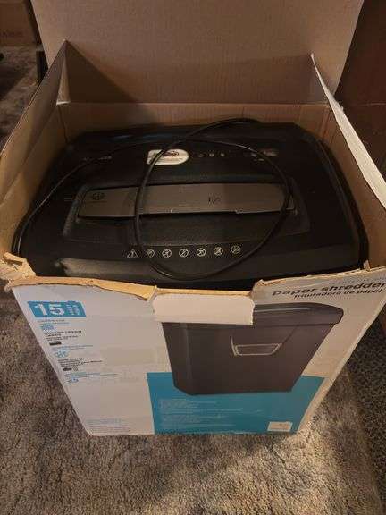 15 sheet paper shredder image