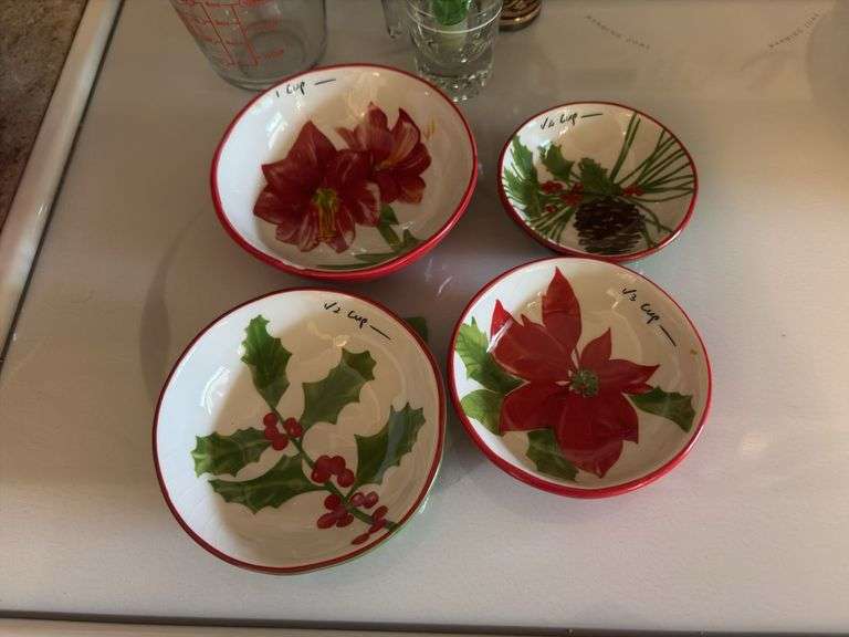 Two glass measuring cups, wine stopper, holiday measuring bowls, pair of stein style S&P shakers