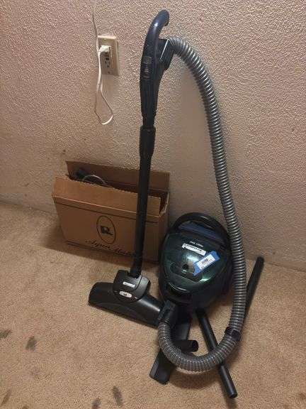 Kenmore Magic blue vacuum image