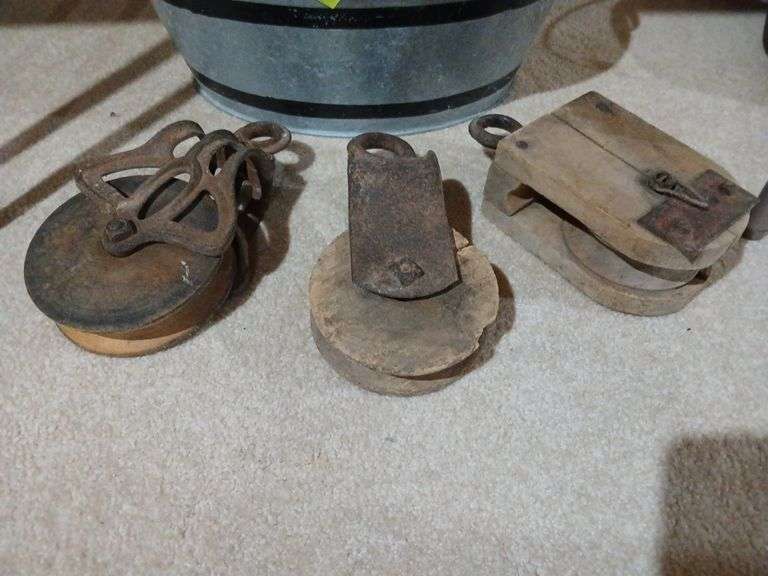 3 wooden pulleys and oval washtub