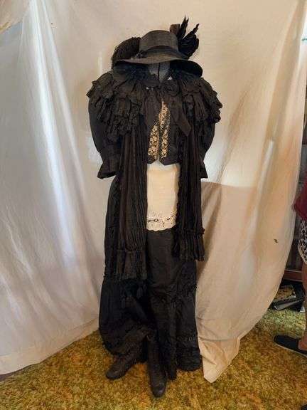 Acme adjustable dress form size A and clothing image