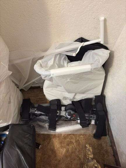 Medical items include wedge pillows, knee brace, foot bath, hair dryers, etc