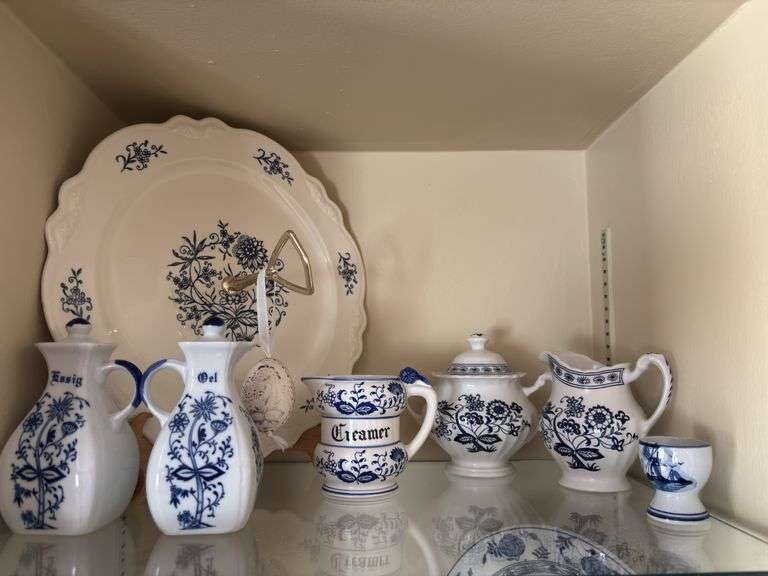 Blue Onion design various pieces image