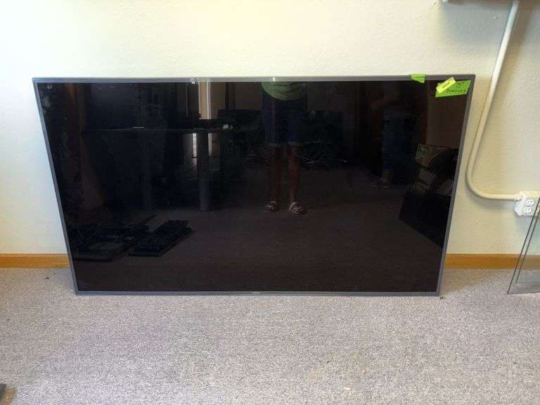 Samsung 75” TV w remote Model UN75MU6300F No base image