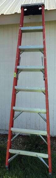 8’ fiberglass stepladder image