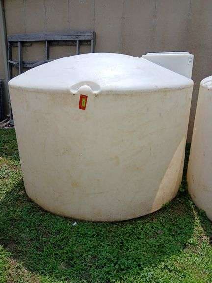1550 gallon vertical tank with fittings image