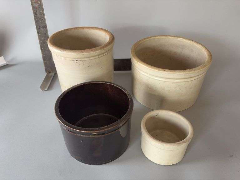 Four pieces stoneware All unmarked, see photos for condition image