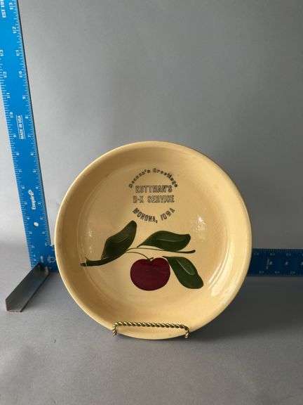 Watt #33 pie plate Monona Iowa advertising image