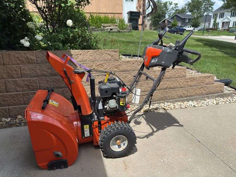 Husqvarna ST224 snowblower Per Seller electric start does not work, mechanically about worn out SOLD AS-IS, PARTS ONLY