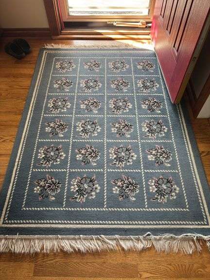 Rug 4x5 1/2 with slip resistant pad image