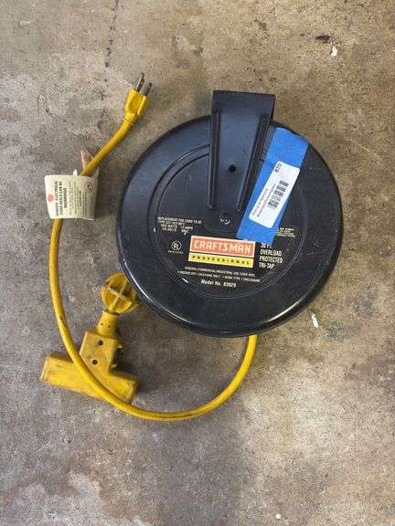 Craftsman professional 30 foot overload protected, tri tap, extendable power cord image