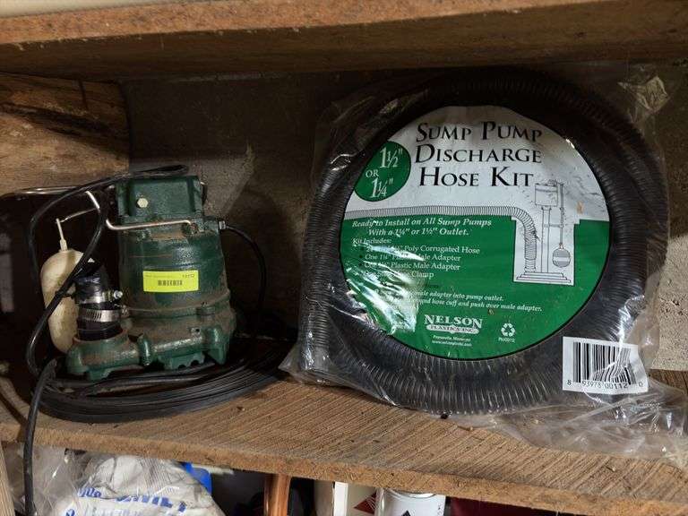 Cast iron sump pump and discharge hose image