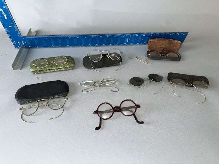 Old eye glasses image