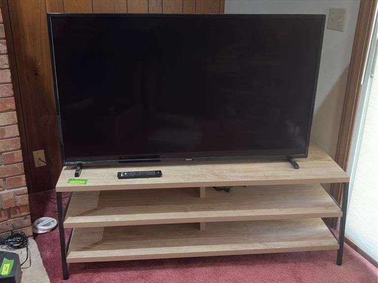 Philips 55” flatscreen smart tv with remote and stand 17 x 55 x 19H